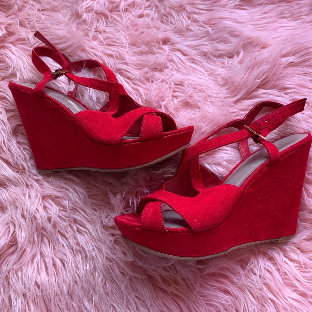 Liz Claiborne red wedges